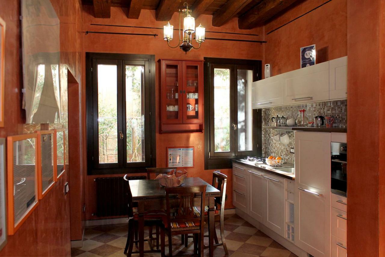 Campiello Tron Apartment Venesia Bagian luar foto